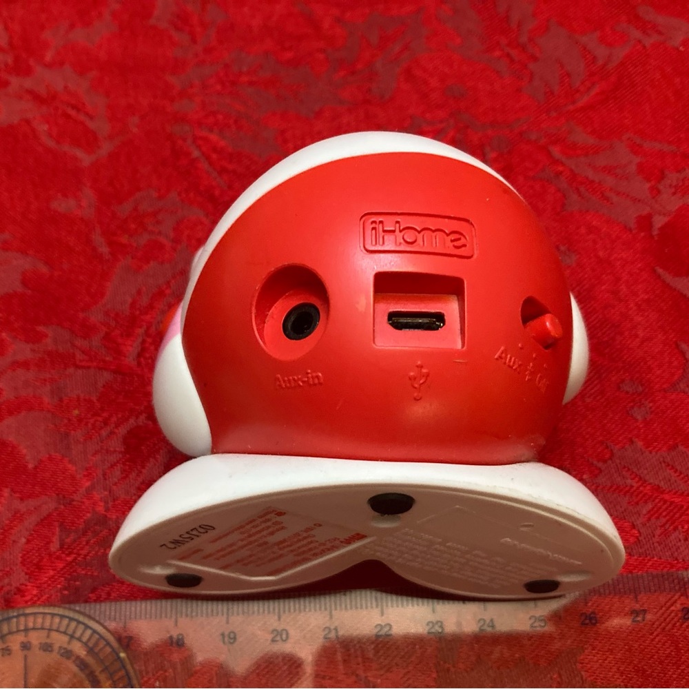 Hello Kitty iHome Rechargable Bluetooth Speaker with charging cable. - Picture 9 of 10